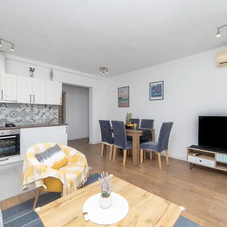 Ferdo Apartment *