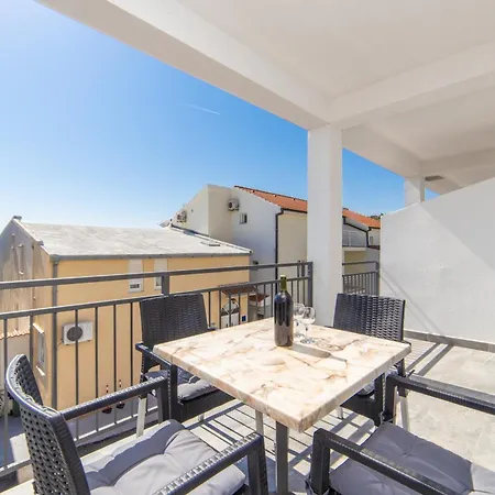 Ferdo Apartment *