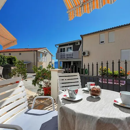 Ferdo Apartment *