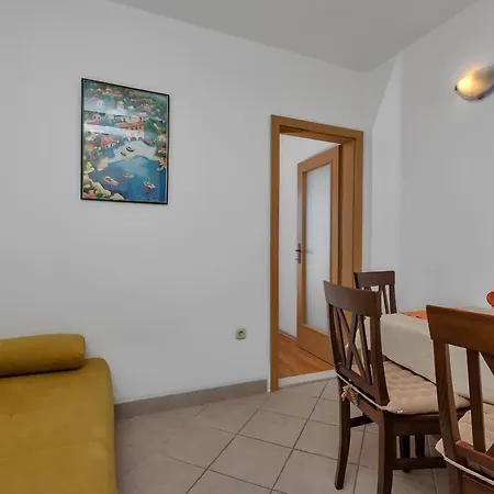 Ferdo Apartment *
