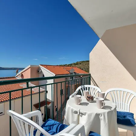 Ferdo Apartment *