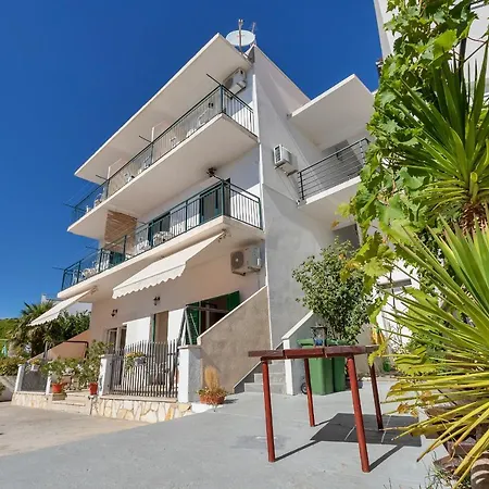 Ferdo Apartment *
